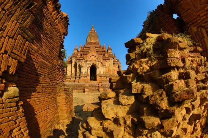 Framed Print : Shwe Leik Too Pagoda in Bagan, Myanmar (Burma) Framed Print : Shwe Leik Too Pagoda in Bagan, Myanmar (Burma)