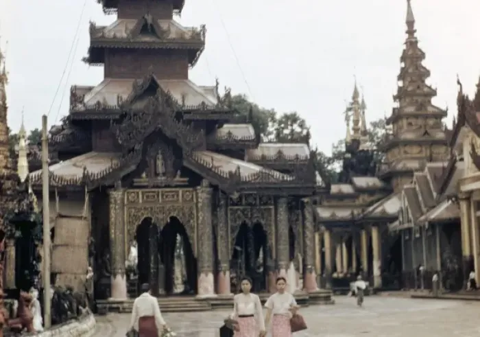 Framed Print : Shwedagon Pagoda - Rangoon Framed Print : Shwedagon Pagoda - Rangoon