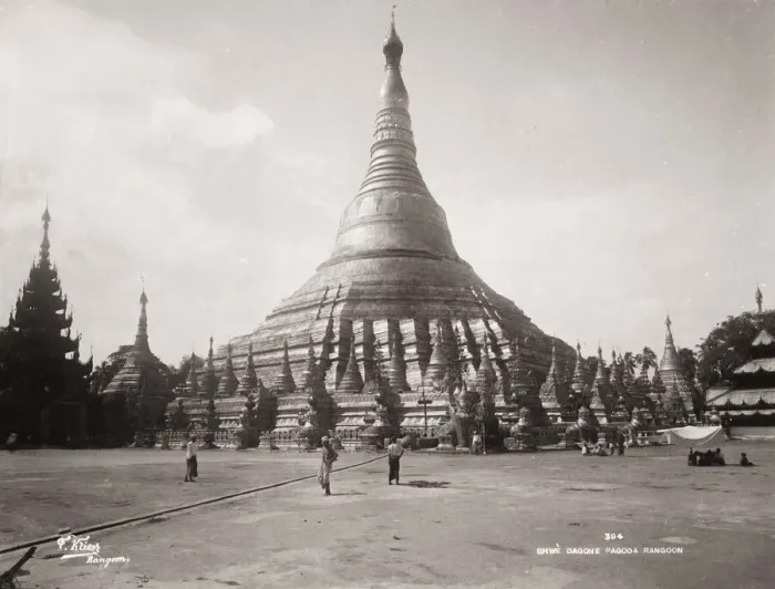 Framed Print : Shwedagon pagoda, Rangoon Yangon, Burma, Myanmar Framed Print : Shwedagon pagoda, Rangoon Yangon, Burma, Myanmar