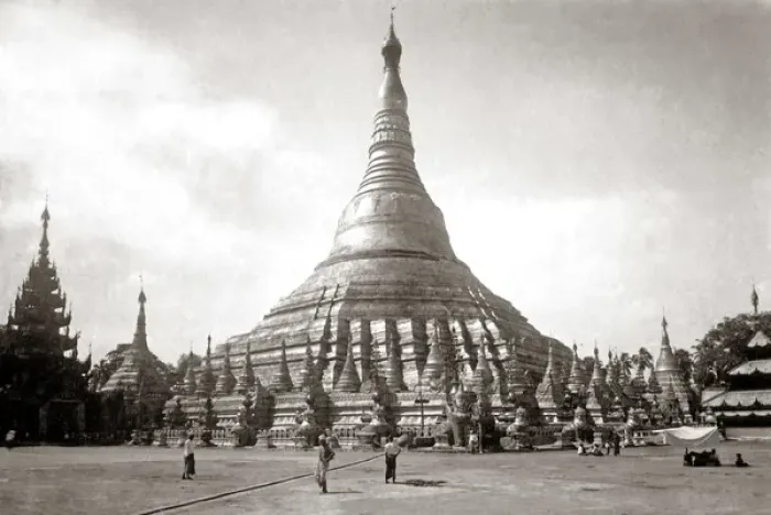 Framed Print : Shwedagone pagoda, Rangoon, Burma, circa 1890 Framed Print : Shwedagone pagoda, Rangoon, Burma, circa 1890