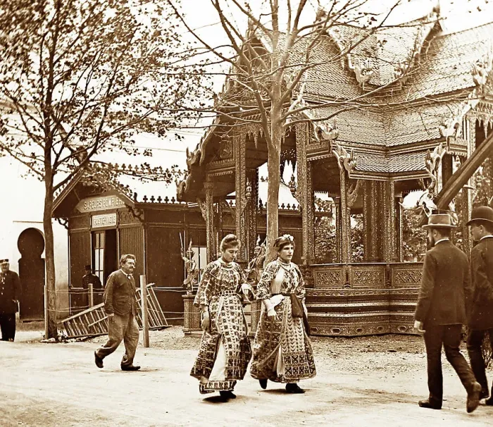 Framed Print : Siamese Pavilion, 1889 Exposition Universelle, Paris, France Framed Print : Siamese Pavilion, 1889 Exposition Universelle, Paris, France