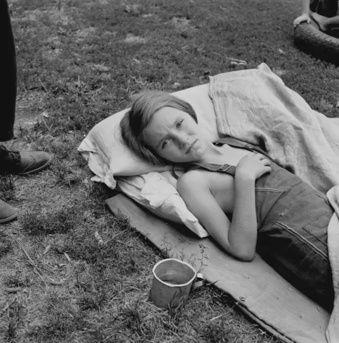 Framed Print : Sick migrant child. Washington, Yakima Valley, Toppenish Framed Print : Sick migrant child. Washington, Yakima Valley, Toppenish