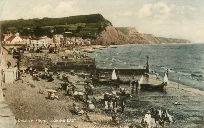 Framed Print : Sidmouth Front - looking East Framed Print : Sidmouth Front - looking East