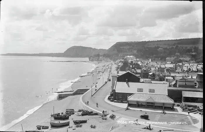 Framed Print : Sidmouth Promenade Framed Print : Sidmouth Promenade