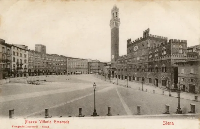Framed Print : Siena, Italy - Piazza Vittorio Emanuele Framed Print : Siena, Italy - Piazza Vittorio Emanuele