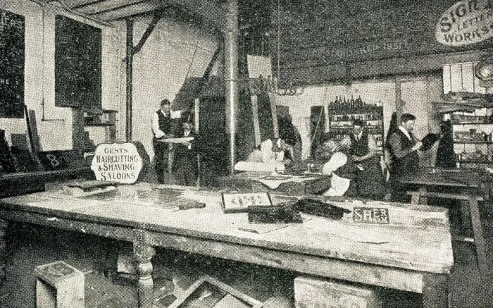 Framed Print : The Sign Shop, Pether's Sign Makers, London Framed Print : The Sign Shop, Pether's Sign Makers, London