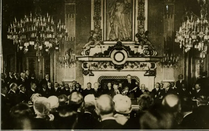 Framed Print : Signing of the Peace Pact in Paris, August 1928 Framed Print : Signing of the Peace Pact in Paris, August 1928