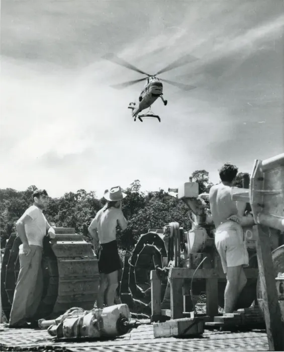 Framed Print : Sikorsky S-58, N886, of World Wide Air Services Framed Print : Sikorsky S-58, N886, of World Wide Air Services