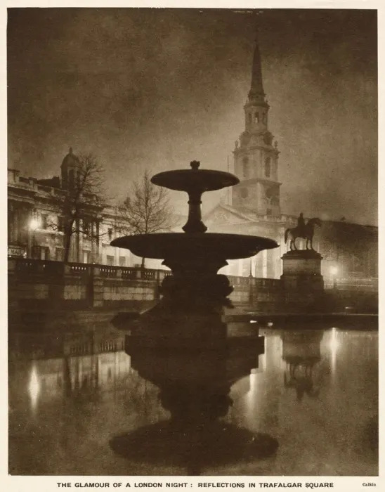 Framed Print : Silhouette of Trafalgar Square, London, on a wet winter night. Date: 1935 Framed Print : Silhouette of Trafalgar Square, London, on a wet winter night. Date: 1935