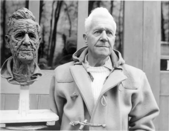 Framed Print : Sir Barnes Wallis HonFRAeS alongside his bust Framed Print : Sir Barnes Wallis HonFRAeS alongside his bust