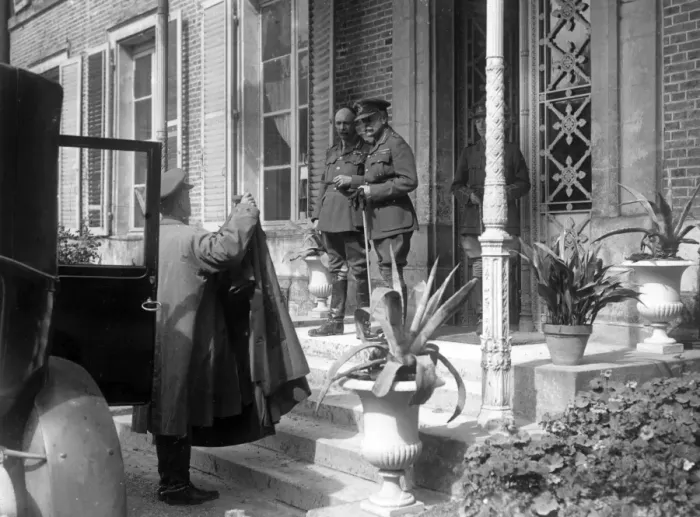 Framed Print : Sir Douglas Haig with General Rawlinson, France Framed Print : Sir Douglas Haig with General Rawlinson, France