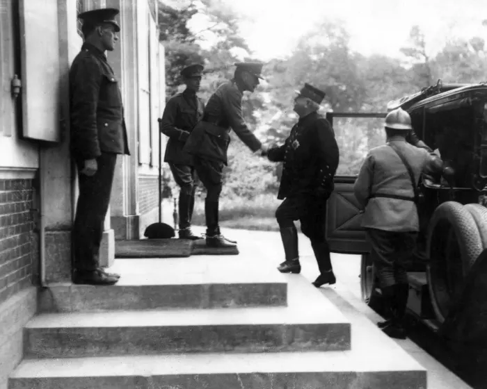 Framed Print : Sir Douglas Haig meeting General Joffre, Montreuil