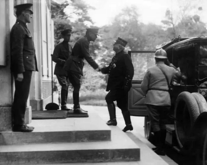 Framed Print : Sir Douglas Haig meeting General Joffre, Montreuil Framed Print : Sir Douglas Haig meeting General Joffre, Montreuil