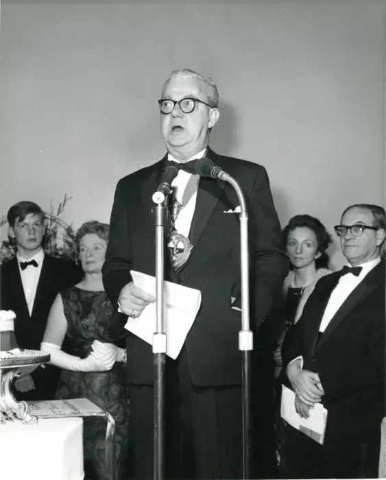 Framed Print : Sir George Gardner, RAeS President 1965-1966, reads the ? Framed Print : Sir George Gardner, RAeS President 1965-1966, reads the ?