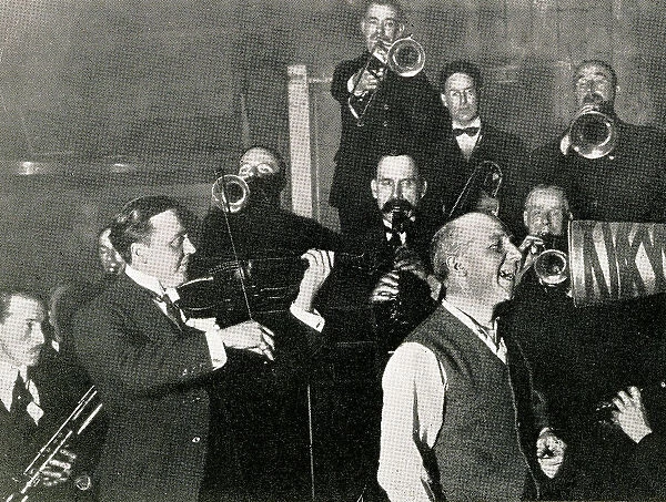 Sir Harry Lauder recording with an orchestra