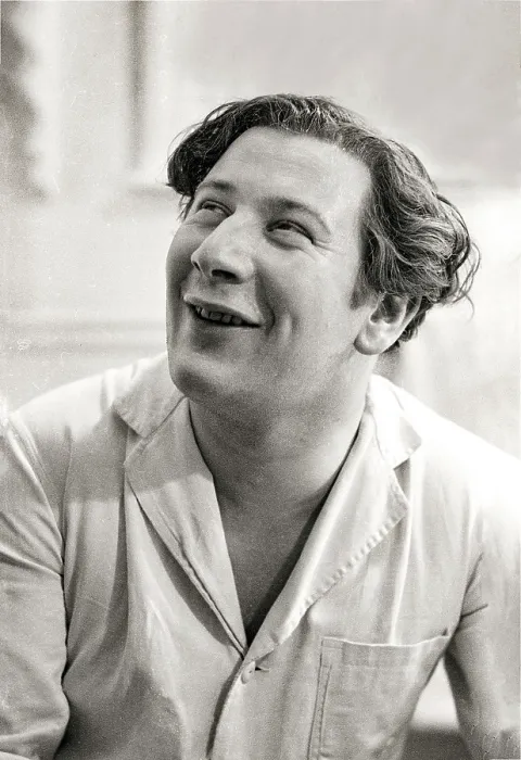 Framed Print : Sir Peter Alexander Ustinov was a British actor, director and writer and internationally known raconteur. He was photographed during a session working with colleagues Framed Print : Sir Peter Alexander Ustinov was a British actor, director and writer and internationally known raconteur. He was photographed during a session working with colleagues