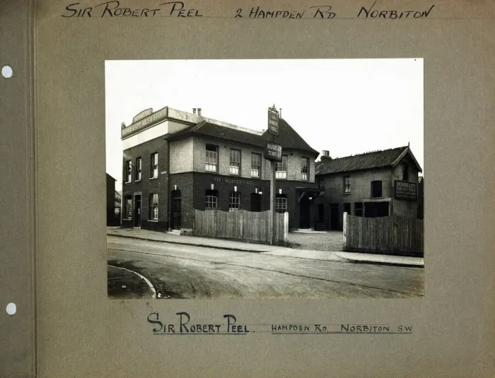 Framed Print : Sir Robert Peel PH, Norbiton (Old), Greater London Framed Print : Sir Robert Peel PH, Norbiton (Old), Greater London