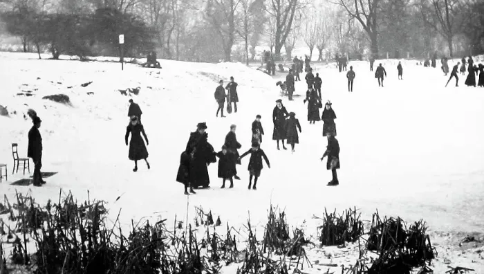 Framed Print : Skating on Hampstead Heath, London Framed Print : Skating on Hampstead Heath, London