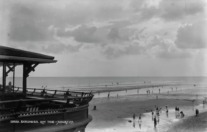 Framed Print : Skegness Beach at Low Tide