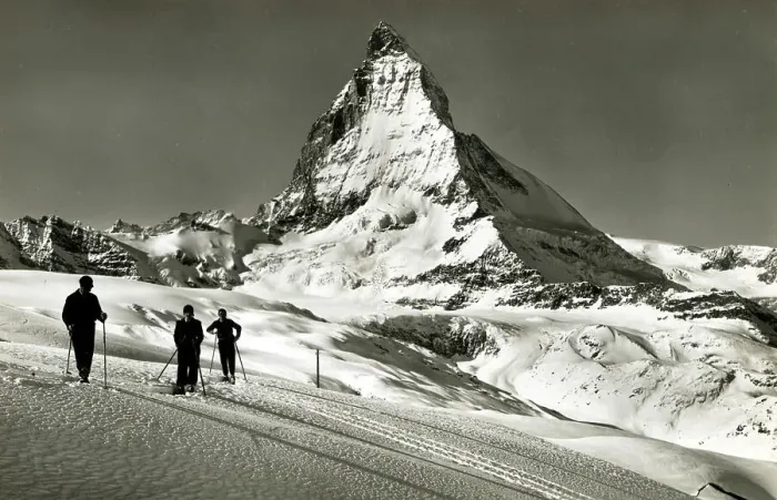 Framed Print : Skiers and the Matterhorn (Mont Cervin), Switzerland Framed Print : Skiers and the Matterhorn (Mont Cervin), Switzerland