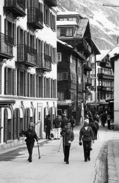 Framed Print : Skiers in Zermatt Town Framed Print : Skiers in Zermatt Town