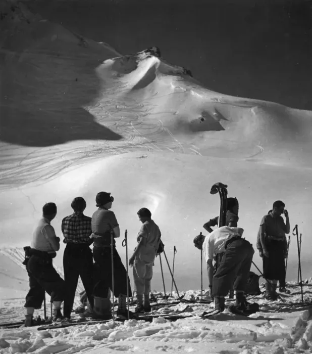 Framed Print : SKIING GROUP & PISTE SKIING GROUP & PISTE Framed Print : SKIING GROUP & PISTE SKIING GROUP & PISTE