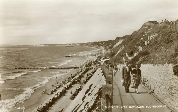 Framed Print : The Slopes and Promenade, Southbourne, Dorset Framed Print : The Slopes and Promenade, Southbourne, Dorset