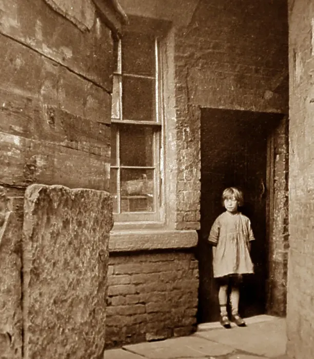Framed Print : Slum housing, probably Manchester, early 1900s Framed Print : Slum housing, probably Manchester, early 1900s