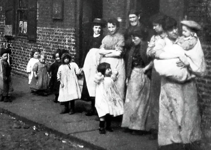 Framed Print : Slums in Byker, Newcastle-upon-Tyne Framed Print : Slums in Byker, Newcastle-upon-Tyne
