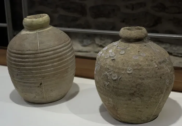 Framed Print : Small amphoras. 16th-18th centuries Framed Print : Small amphoras. 16th-18th centuries