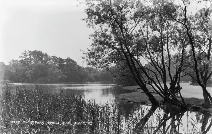 Framed Print : Small Lake in Poole Park Framed Print : Small Lake in Poole Park