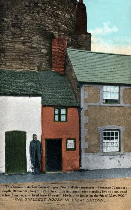 Framed Print : Smallest house in Great Britain - Conwy Framed Print : Smallest house in Great Britain - Conwy