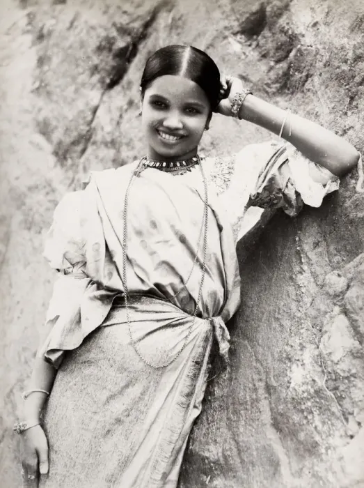 Framed Print : Smiling girl, Ceylon, Sri Lanka Framed Print : Smiling girl, Ceylon, Sri Lanka