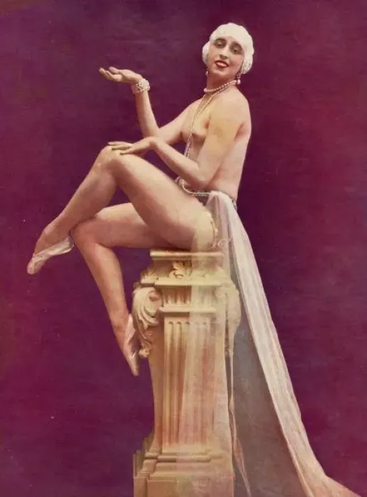 Framed Print : Smirnova in Palace Aux Nues, Palace Theatre, Paris, 1927 Framed Print : Smirnova in Palace Aux Nues, Palace Theatre, Paris, 1927