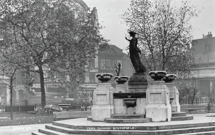Framed Print : Smithfield Fountain in London Framed Print : Smithfield Fountain in London