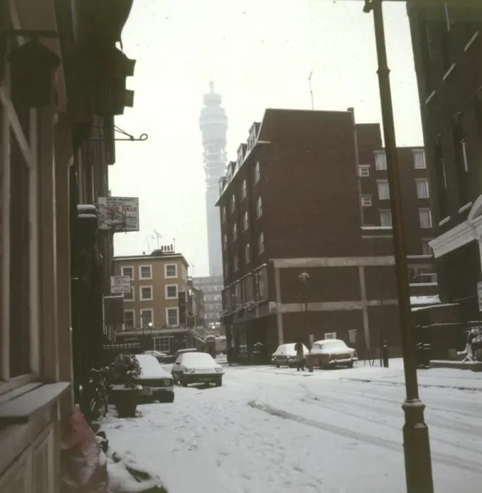Framed Print : SNOWY LONDON 1979 Framed Print : SNOWY LONDON 1979