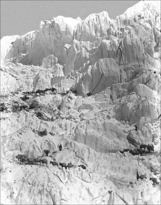 Framed Print : Snowy mountain in Kashgar, western China Framed Print : Snowy mountain in Kashgar, western China