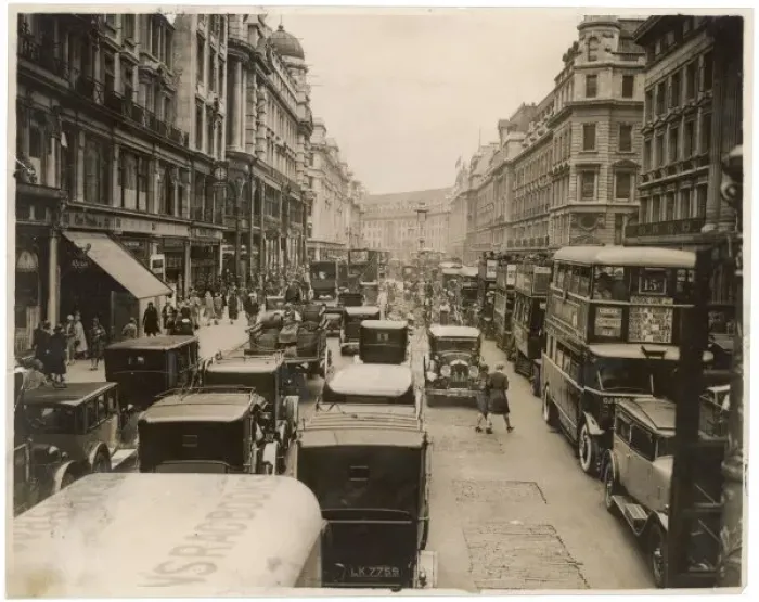 Framed Print : Social / Regent St 1930 Framed Print : Social / Regent St 1930