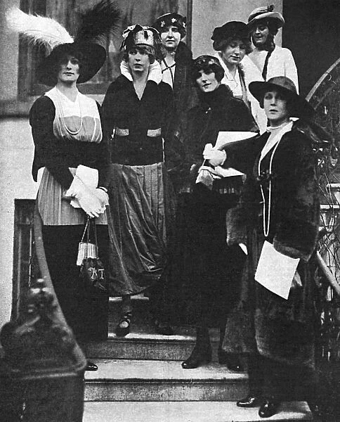 Society ladies as programme sellers at concert, WW1