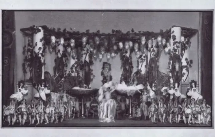 Framed Print : Un Soir de Folie at the Folies Bergere Framed Print : Un Soir de Folie at the Folies Bergere
