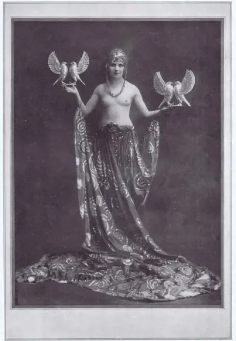 Framed Print : Un Soir de Folie at the Folies Bergere Framed Print : Un Soir de Folie at the Folies Bergere