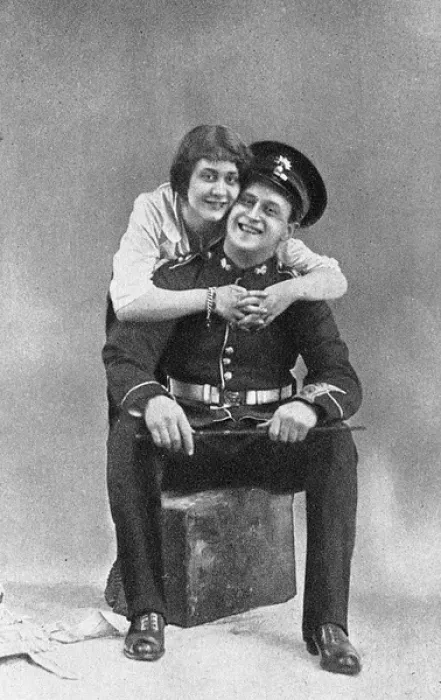 Framed Print : A soldier and his sweetheart Framed Print : A soldier and his sweetheart