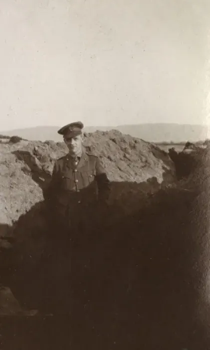 Framed Print : Soldier in a trench, Western Front, WW1 Framed Print : Soldier in a trench, Western Front, WW1
