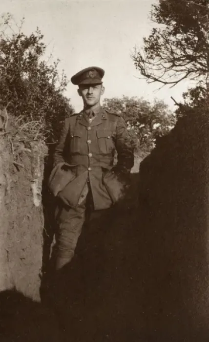 Framed Print : Soldier in a trench, Western Front, WW1 Framed Print : Soldier in a trench, Western Front, WW1