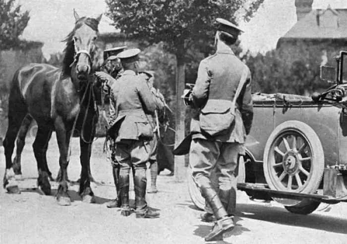 Framed Print : Soldiers commandeering horses at Bexhill, WW1 Framed Print : Soldiers commandeering horses at Bexhill, WW1