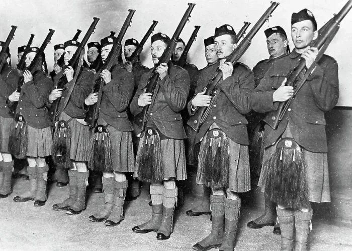 Framed Print : Soldiers of the London Scottish Regiment during WW1 Framed Print : Soldiers of the London Scottish Regiment during WW1