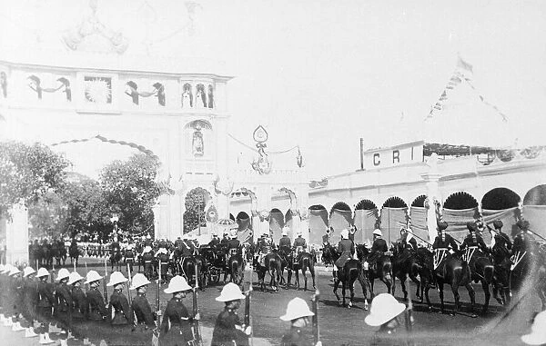 Soldiers and procession, Coronation Durbar, Delhi, India