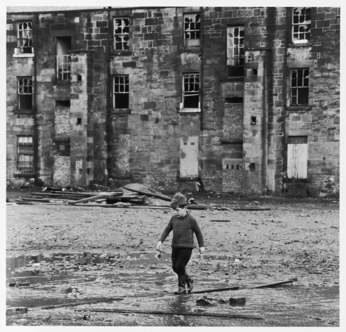 Framed Print : SOLITARY BOY / GLASGOW Framed Print : SOLITARY BOY / GLASGOW