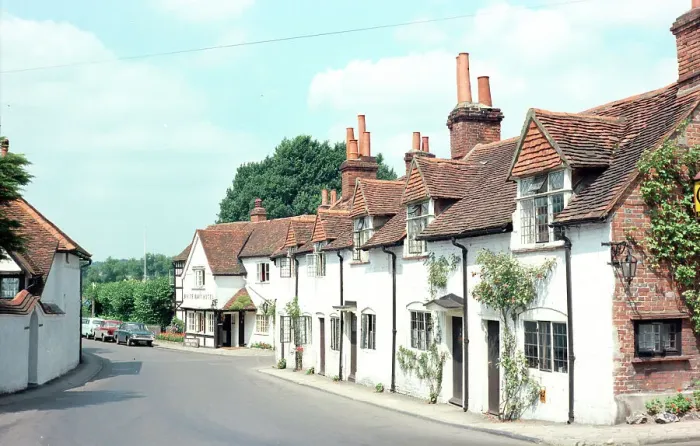 Framed Print : Sonning Village, River Thames Framed Print : Sonning Village, River Thames