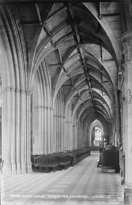 Framed Print : South Aisle of Worcester Cathedral Framed Print : South Aisle of Worcester Cathedral
